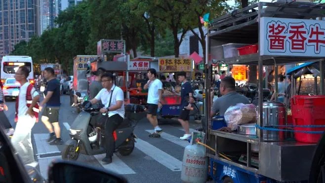 駕校晚上變夜市，深圳這個社區把難題解了