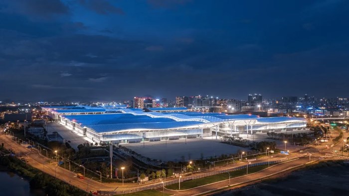 全球最大單體建築長什麼樣？深圳國際會展中心用一條1.75公里廊道回答