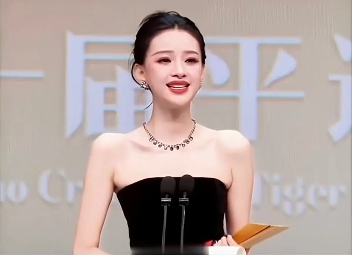 孫怡拿下影后激動落淚！董子健台下鼓掌一臉驕傲，離婚4年像朋友