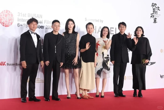 文淇+杜鵑2.0？周迅攜16歲“女兒”驚豔亮相，網友：吊打所有星二代！